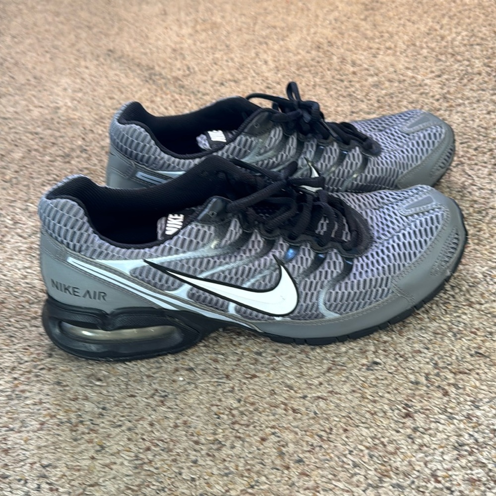 Men’s Nike shoes size 11